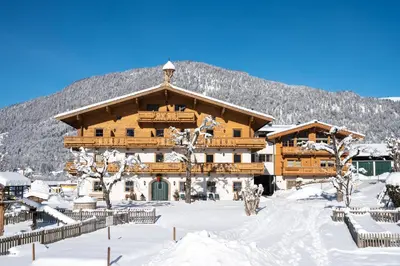 Ein allgemeiner Bergblick oder ein Berglick von des Hotels aus
