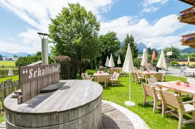Ein Garten an der Unterkunft Erlebnisgut & Reiterhof Oberhabach