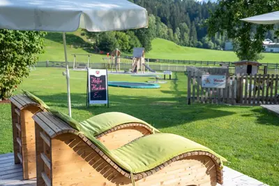 Ein Garten an der Unterkunft Erlebnisgut & Reiterhof Oberhabach