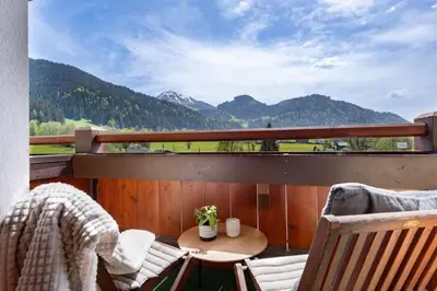 Ein allgemeiner Bergblick oder ein Berglick von der Ferienwohnung aus