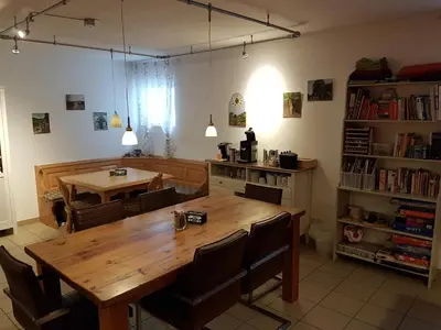 Die Bibliothek in der Pension