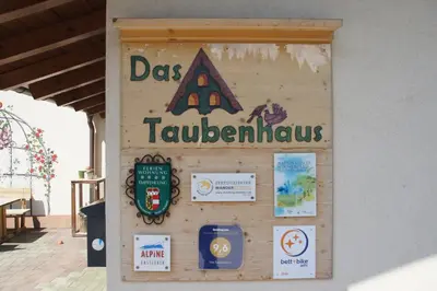 Ein Zertifikat, Auszeichnung, Logo oder anderes Dokument, das in der Unterkunft Das Taubenhaus ausgestellt ist