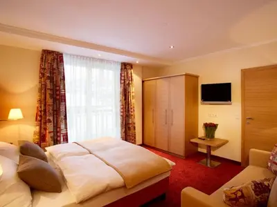 Ein Bett oder Betten in einem Zimmer der Unterkunft Sonnblick Apartments und Zimmer - Nationalpark Sommercard inklusive