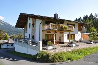 Ein allgemeiner Bergblick oder ein Berglick von der Ferienwohnung aus
