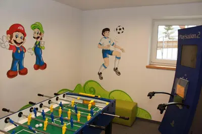 Eine Spielezimmer in der Unterkunft Hotel Der Wastlhof - direkt an der Skipiste Wellness & Spa