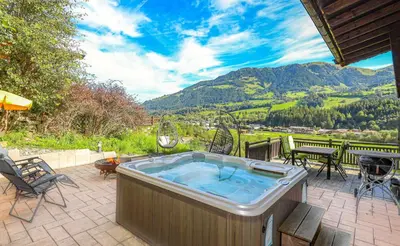 Ein allgemeiner Bergblick oder ein Berglick von des Chalets aus