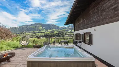 Ein allgemeiner Bergblick oder ein Berglick von des Chalets aus