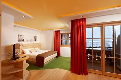 Ein Bett oder Betten in einem Zimmer der Unterkunft Naturresort Senningerhof