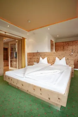 Ein Bett oder Betten in einem Zimmer der Unterkunft Naturresort Senningerhof