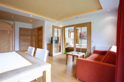 Ein Sitzbereich in der Unterkunft Naturresort Senningerhof