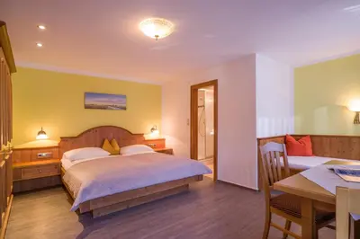 Ein Bett oder Betten in einem Zimmer der Unterkunft Walchenhof