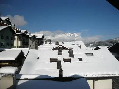 Ein allgemeiner Bergblick oder ein Berglick von der Pension aus