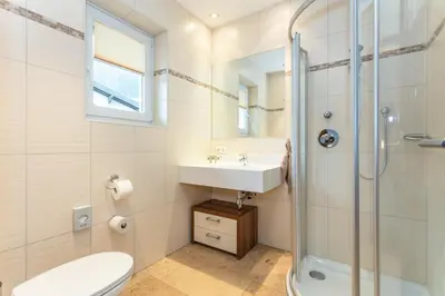 Ein Badezimmer in der Unterkunft Doris Appartements