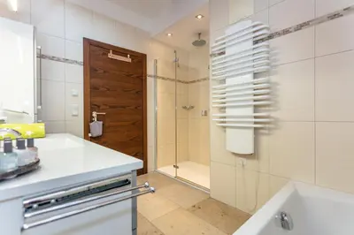 Ein Badezimmer in der Unterkunft Doris Appartements