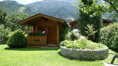 Ein allgemeiner Bergblick oder ein Berglick von der Pension aus