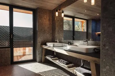 Ein Badezimmer in der Unterkunft Alpenhotel Kitzbühel am Schwarzsee - 4 Sterne Superior