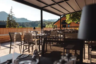 Ein allgemeiner Bergblick oder ein Berglick von des Hotels aus