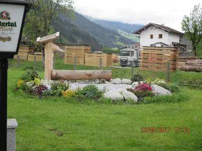 Ein allgemeiner Bergblick oder ein Berglick von der Pension aus