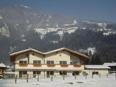 Ein allgemeiner Bergblick oder ein Berglick von der Pension aus