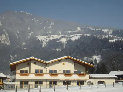 Ein allgemeiner Bergblick oder ein Berglick von der Pension aus