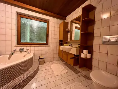 Ein Badezimmer in der Unterkunft Haus Barbara