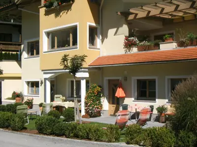 Das Gebäude in dem sich die Ferienwohnung befindet
