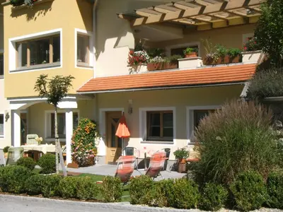 Das Gebäude in dem sich die Ferienwohnung befindet