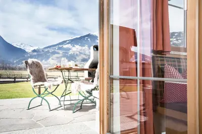 Ein allgemeiner Bergblick oder ein Berglick von des Chalets aus