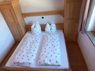 Ein Bett oder Betten in einem Zimmer der Unterkunft Scheffauerhof