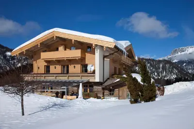Ein allgemeiner Bergblick oder ein Berglick von der Pension aus