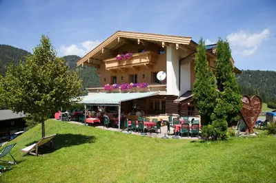 Ein allgemeiner Bergblick oder ein Berglick von der Pension aus