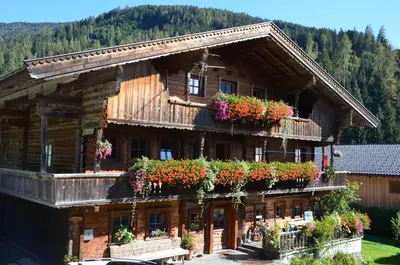 Ein allgemeiner Bergblick oder ein Berglick von der Ferienwohnung aus