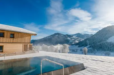 Ein allgemeiner Bergblick oder ein Berglick von des Hotels aus