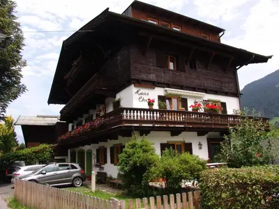 Das Gebäude in dem sich die Pension befindet