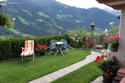 Ein allgemeiner Bergblick oder ein Berglick von der Ferienwohnung aus