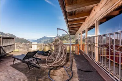 Ein allgemeiner Bergblick oder ein Berglick von des Hotels aus