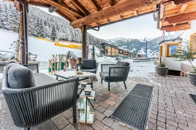 Ein allgemeiner Bergblick oder ein Berglick von des Hotels aus