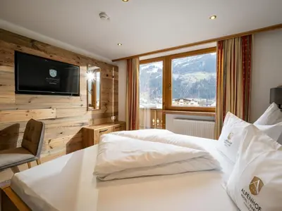 Ein Bett oder Betten in einem Zimmer der Unterkunft Alpenhof Hotel Garni Suprême