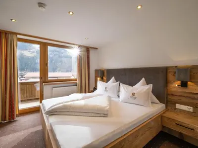 Ein Bett oder Betten in einem Zimmer der Unterkunft Alpenhof Hotel Garni Suprême