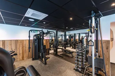Das Fitnesscenter und/oder die Fitnesseinrichtungen in der Unterkunft Alpenhof Hotel Garni Suprême