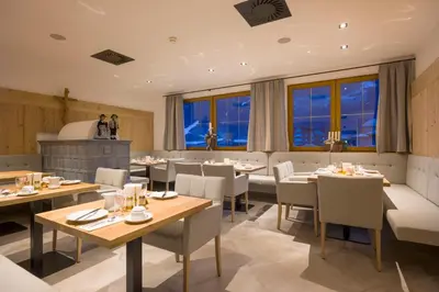 Ein Sitzbereich in der Unterkunft Alpenhof Hotel Garni Suprême