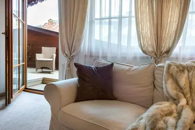 Ein Sitzbereich in der Unterkunft Hotel Alpenblick Zillertal