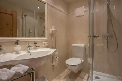 Ein Badezimmer in der Unterkunft Hotel Alpenblick Zillertal