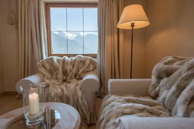 Ein Sitzbereich in der Unterkunft Hotel Alpenblick Zillertal