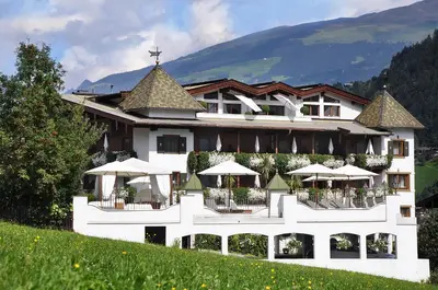 Ein allgemeiner Bergblick oder ein Berglick von des Hotels aus