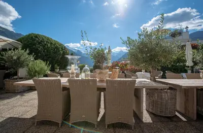 Ein allgemeiner Bergblick oder ein Berglick von des Hotels aus