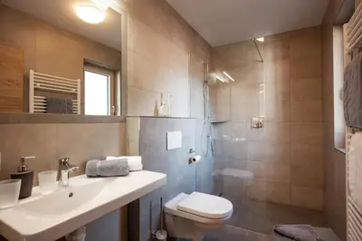 Ein Badezimmer in der Unterkunft Apart Platzer