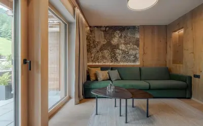 Ein Sitzbereich in der Unterkunft Hotel Jörglerhof