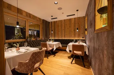 Ein Restaurant oder anderes Speiselokal in der Unterkunft Hotel Jörglerhof
