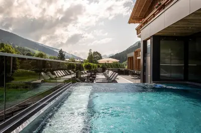 Der Swimmingpool an oder in der Nähe von Hotel Gappmaier